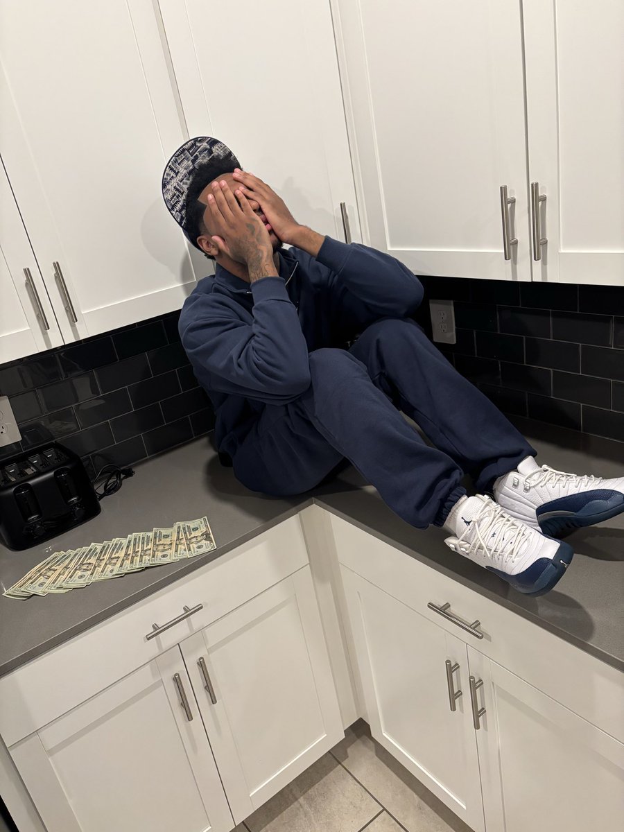 notheaforlongx9's tweet image. feel like im in the league balling like im on tnt ⛹🏽‍♂️