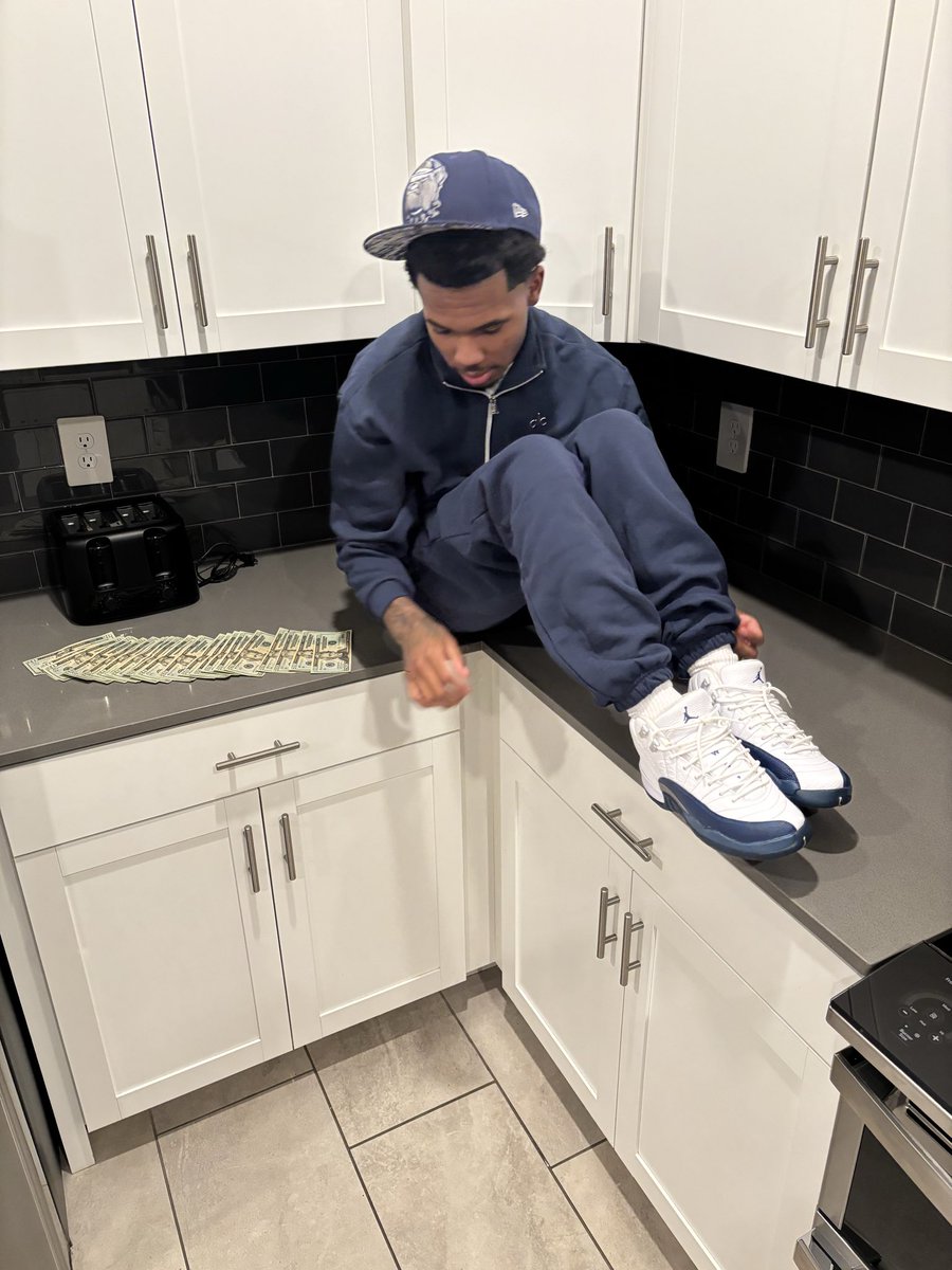 notheaforlongx9's tweet image. feel like im in the league balling like im on tnt ⛹🏽‍♂️