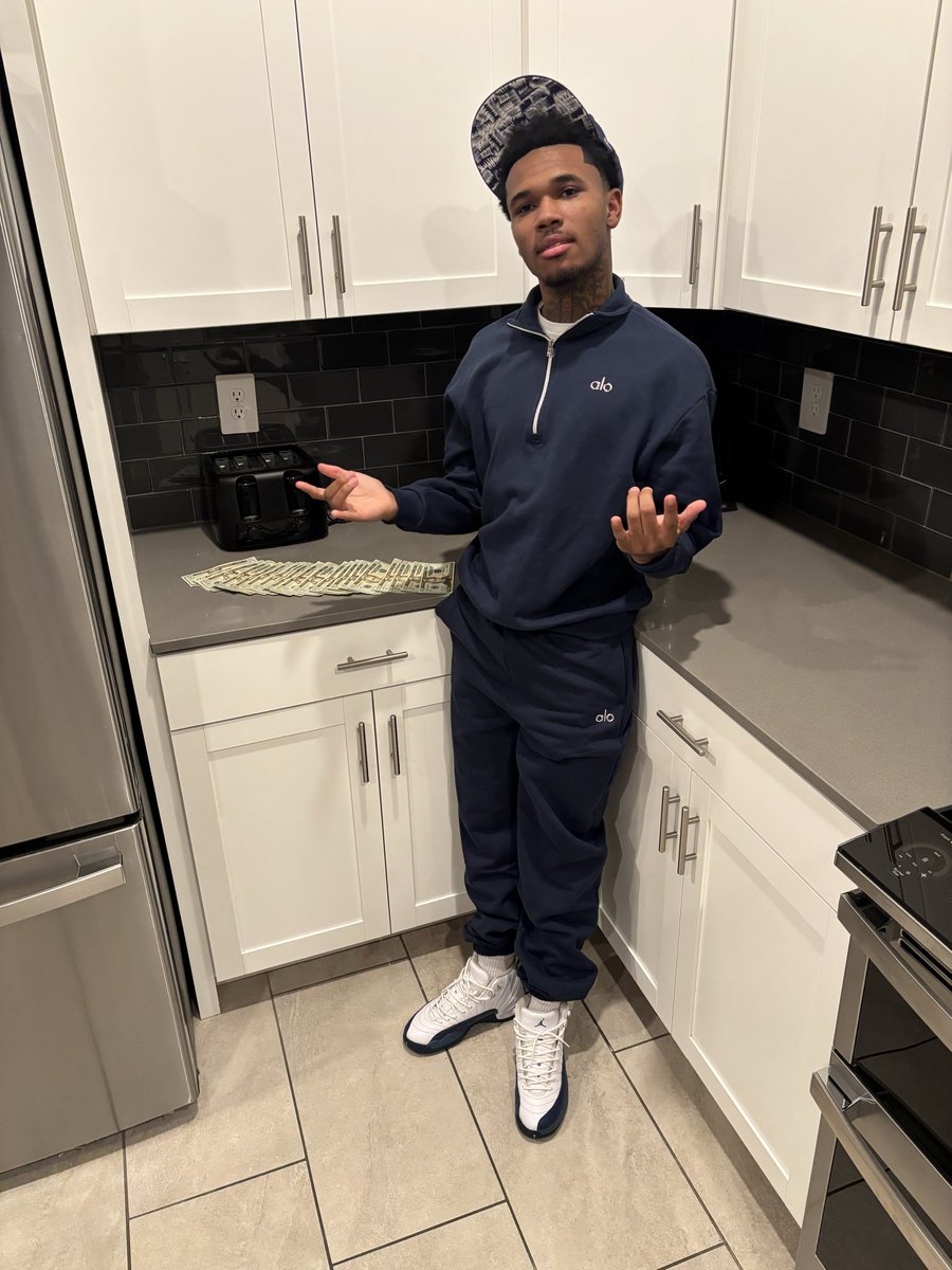 notheaforlongx9's tweet image. feel like im in the league balling like im on tnt ⛹🏽‍♂️
