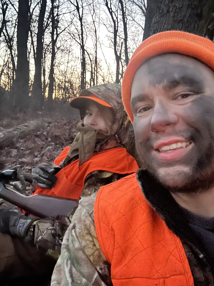 DocDos5's tweet image. We keep looking for these over populated Michigan deer but can find them.