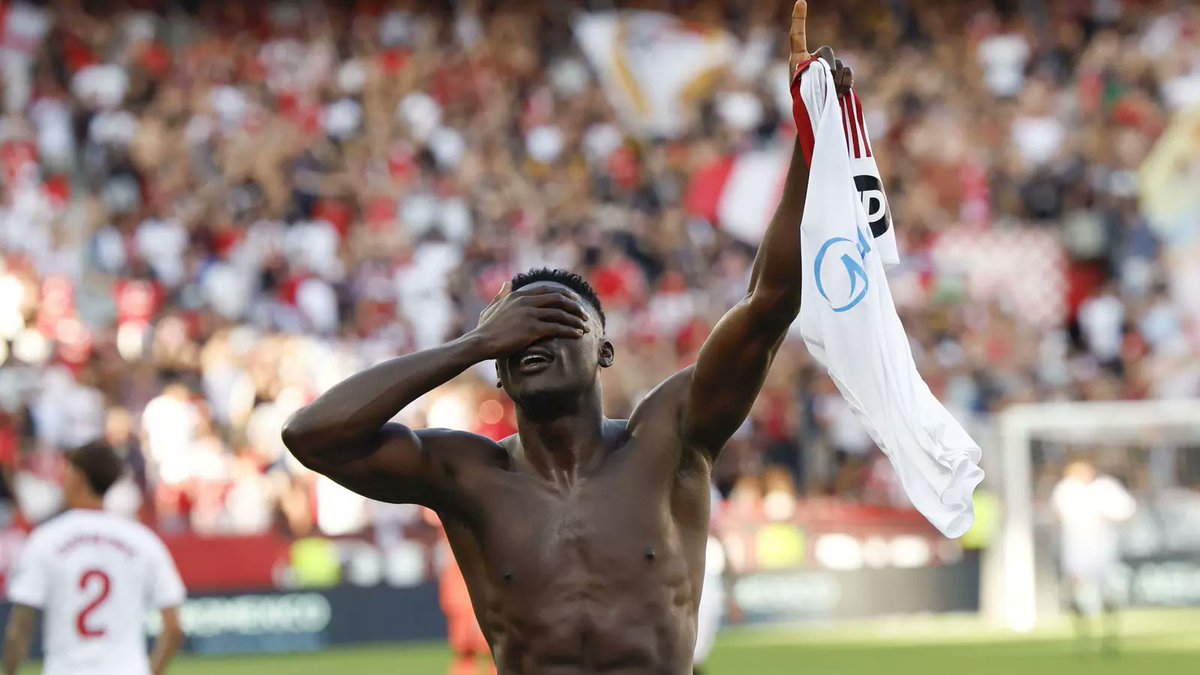 lapalancaroja's tweet image. 🔥 ¡Vamos afinando motores, sevillistas! La previa de Cornellà viene con dudas, regresos y una alineación  con novedades. No te pierdas todo el análisis en nuestra web 👇❤️🤍

➡️ Más en: lapalancaroja.com/noticia/alinea…

#LaLigaEASports #SevillaFC #LapalancaRoja #RCEspanyol #AkorAdams…