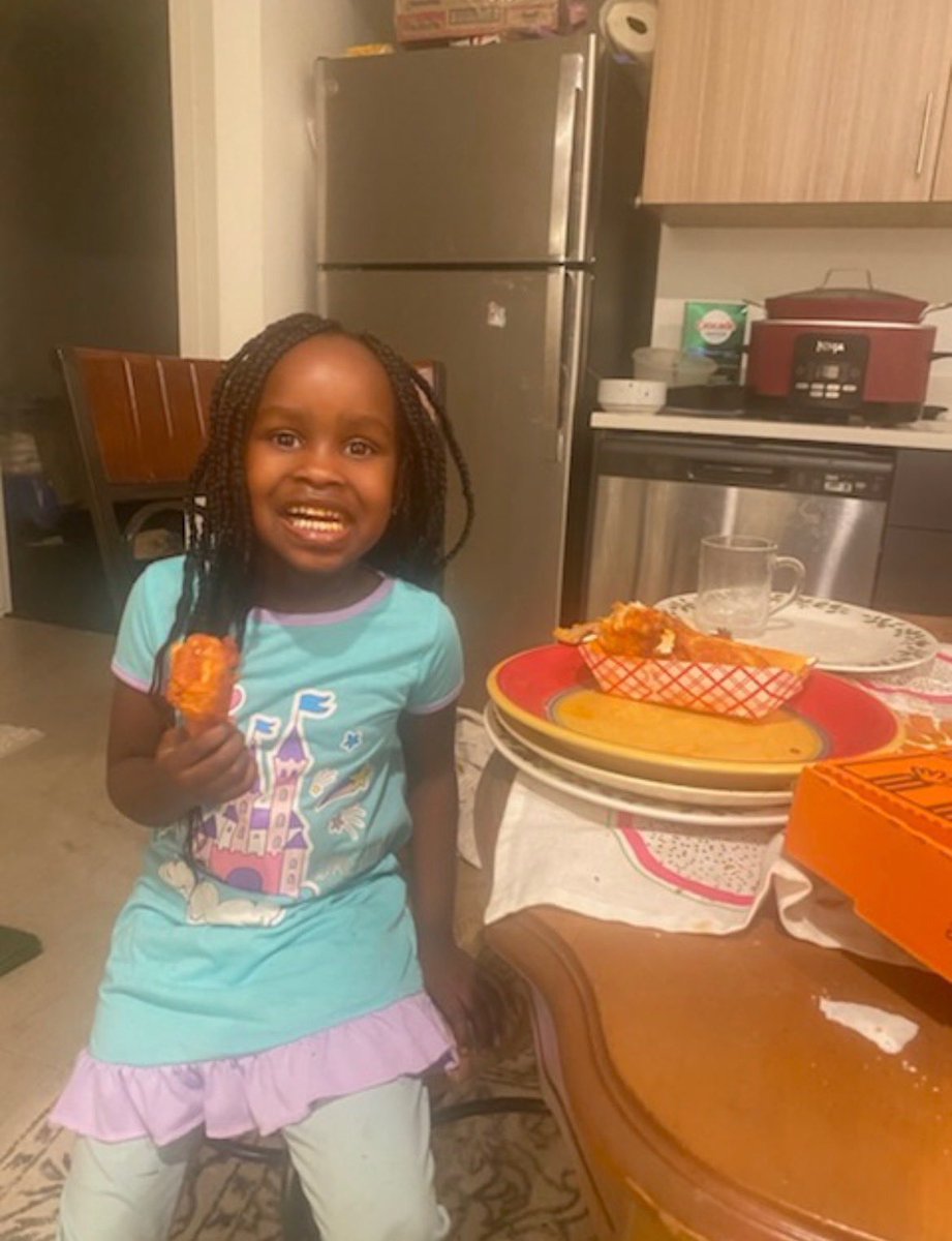 SLCScanner's tweet image. 🚨MISSING CHILD – WEST VALLEY CITY, UT🚨

6-year-old AYAK MUOT was taken from a family friend’s home on 11/21/2025 by her 34-year-old cousin, AYAK NGOR, without permission and has not been returned.

Police are urgently trying to locate Ngor and ensure the child’s safety.
If you