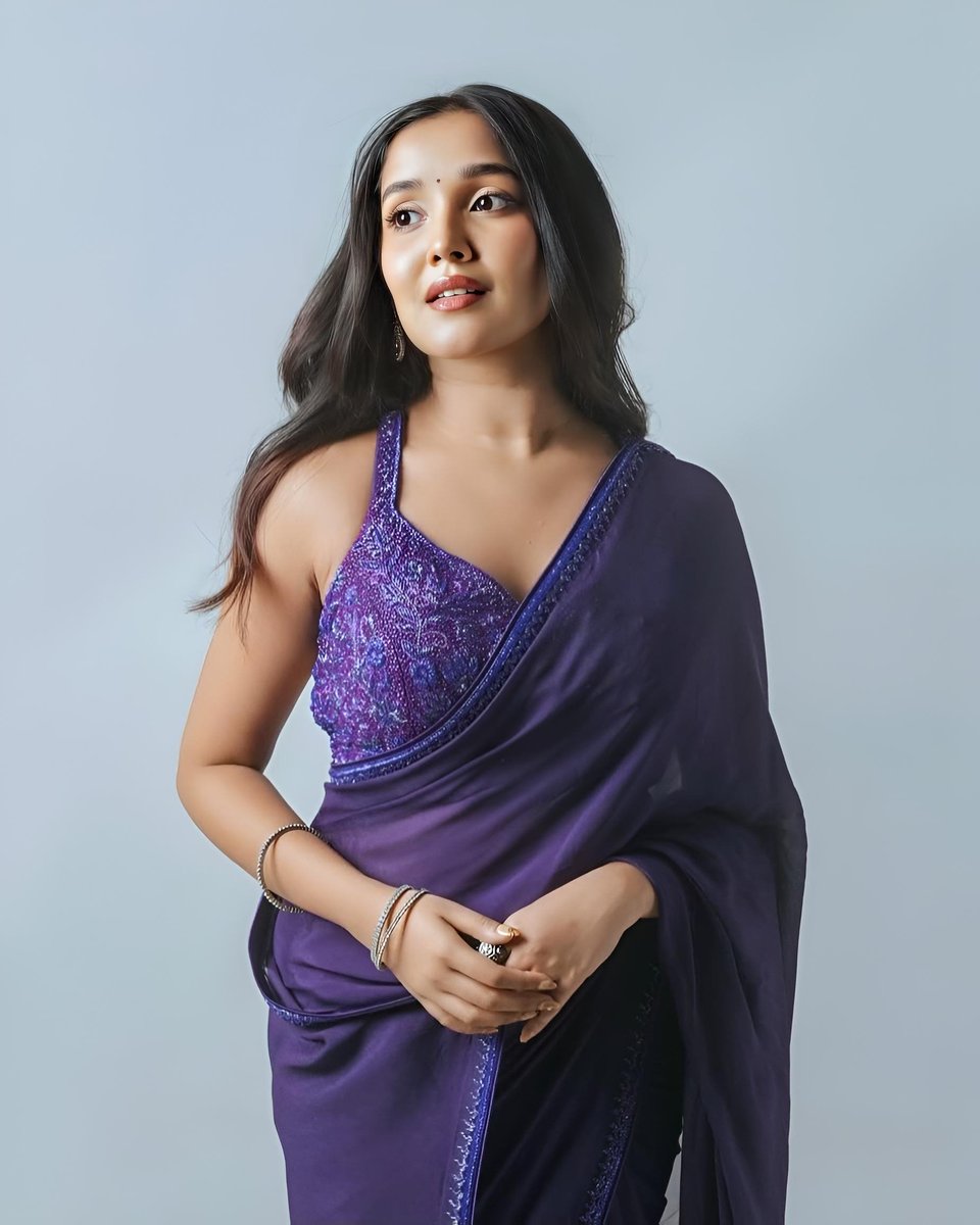 VisualDrops_'s tweet image. Actress Anikha latest photoshoot pic 💜

#VisualDrops #actress #anikha #photoshoot #anikhasurendran
