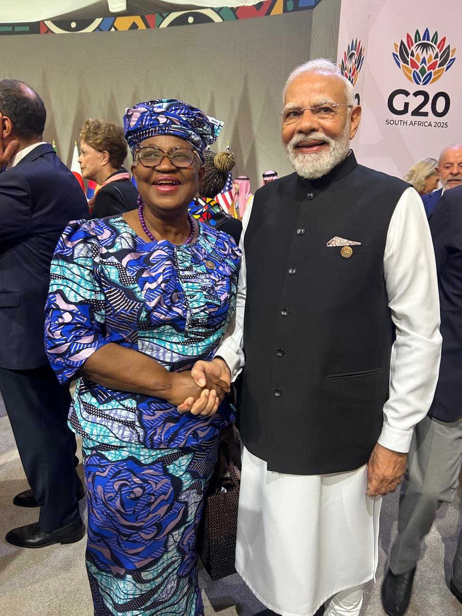 Rais76Ansari's tweet image. PM @narendramodi interacted with Director-General of the World Trade Organization (WTO), Dr. Ngozi Okonjo-Iweala on the sidelines of the G20 Summit in Johannesburg.