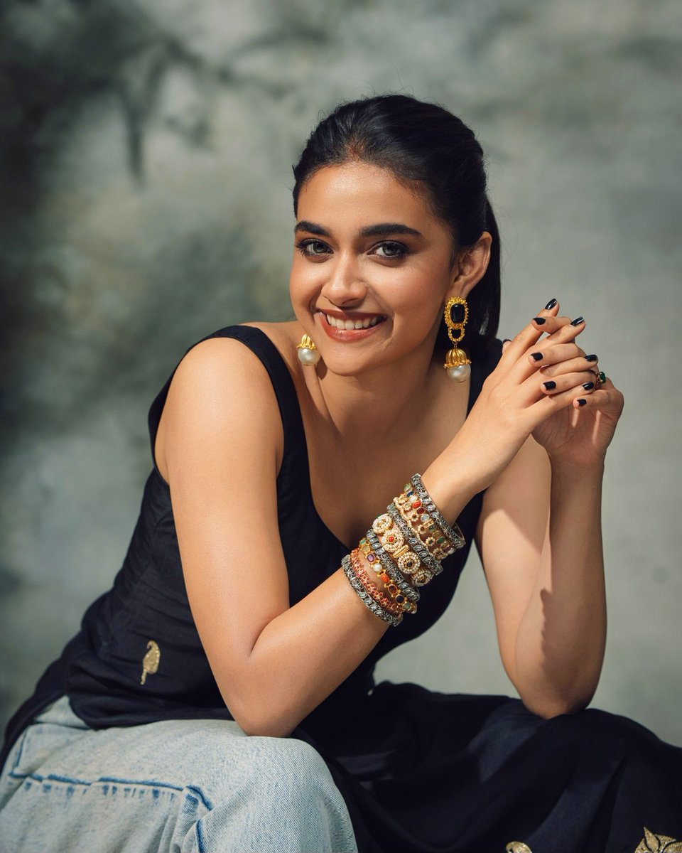 VisualDrops_'s tweet image. Actress Keerthy Suresh latest photoshoot pic 💖 

#VisualDrops #actress #KeerthySuresh @KeerthyOfficial #photoshoot