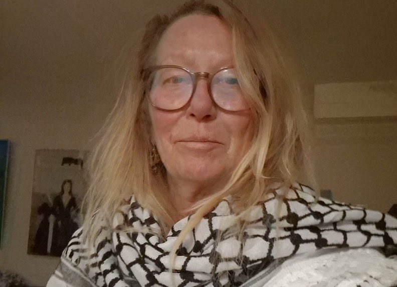 tageserlander's tweet image. 🚨 Jurymedlem från vänsterpartiet @LoanSundman blockerade utvisningen av en kongolesisk migrant som våldtog en sovande kvinna – eftersom han har fyra barn i Sverige.
Hon är även mamma till en grovt kriminell son. Dela som en varning till den svenska allmänheten!