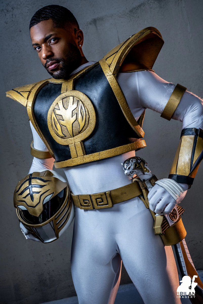 DJCroft_'s tweet image. Today is a Powerful ⚡️Day to be a Power Ranger⚡️
Its Morphin Time ✨️
-Costume fully handmade
📸 by @brilanimagery 
.
.
#powerrangers #whiteranger #artist #cosplay #handmade