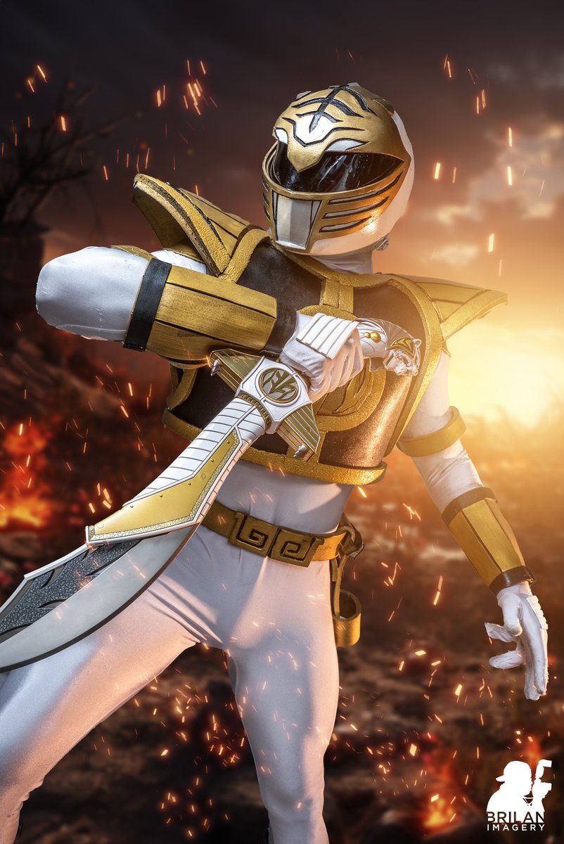 DJCroft_'s tweet image. Today is a Powerful ⚡️Day to be a Power Ranger⚡️
Its Morphin Time ✨️
-Costume fully handmade
📸 by @brilanimagery 
.
.
#powerrangers #whiteranger #artist #cosplay #handmade