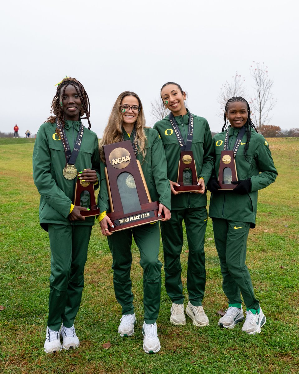 OregonTF's tweet image. All-American Ducks

🟢 Silan Ayyildiz, Diana Cherotich, Dalia Frias, Juliet Cherubet
🟡 Abdel Laadjel, Aiden Smith, Simeon Birnbaum

Ties the most in a single season; also had seven in 2007.

#GoDucks x #NCAAXC