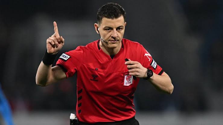 Göktan Gürpüz'ün net kırmızı kartı be Galatasaray'ın penaltısı verilmedi. VAR Bülent Birincioğlu ve Ozan Ergün, Galatasaray aleyhine berbat bir maç yönetiyor.