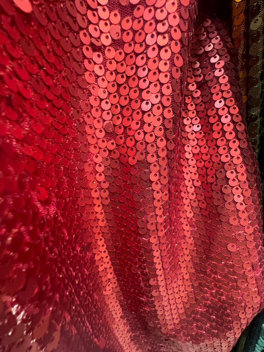 Payetli abiye kumaşlar, <a href="/gelinlikkumas/">gelinlik kumaş</a> çeşitleri ile abiyelik kumaş modelleri ve gece elbisesi için aksesuarlar Kaptan Textile toptan perakende kumaşçı mağazalarında satışa sunuluyor.

#abiye #abiyelik #kumaş #kumaşçı #gelinlik #nişan #düğün #kadıngiyim #gelinlikmodelleri #elbise