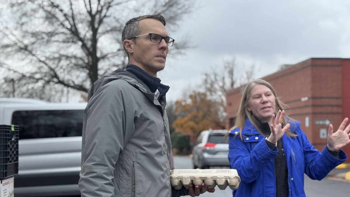 Rep_Walkinshaw's tweet image. This morning, I joined the incredible team at Western Fairfax Christian Ministries to help distribute Thanksgiving meals to families in Fairfax County.

Our community is strongest when we show up for one another and today was a powerful reminder of that.