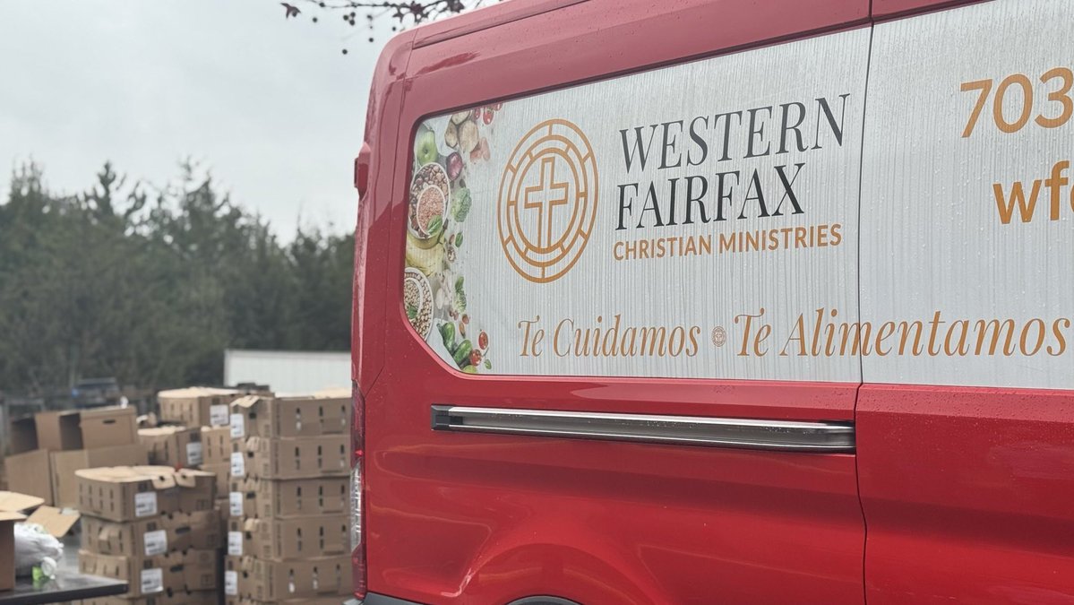 Rep_Walkinshaw's tweet image. This morning, I joined the incredible team at Western Fairfax Christian Ministries to help distribute Thanksgiving meals to families in Fairfax County.

Our community is strongest when we show up for one another and today was a powerful reminder of that.
