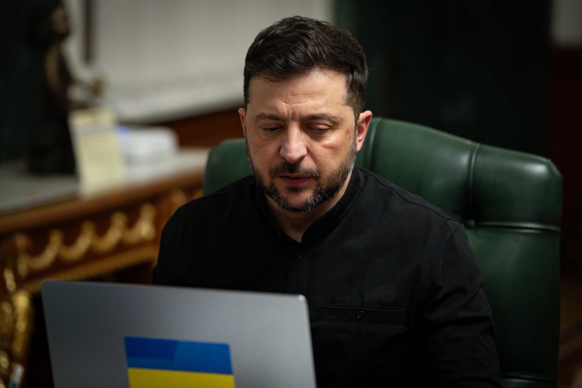 Rais76Ansari's tweet image. Ukrainian President @ZelenskyyUa  held telephonic call with the @eucopresident, António Costa, and the President of the European Commission, @vonderleyen.

Zelenskyy briefed them on the proposals from US side for ending the war and on contacts with partners in Europe and the US.
