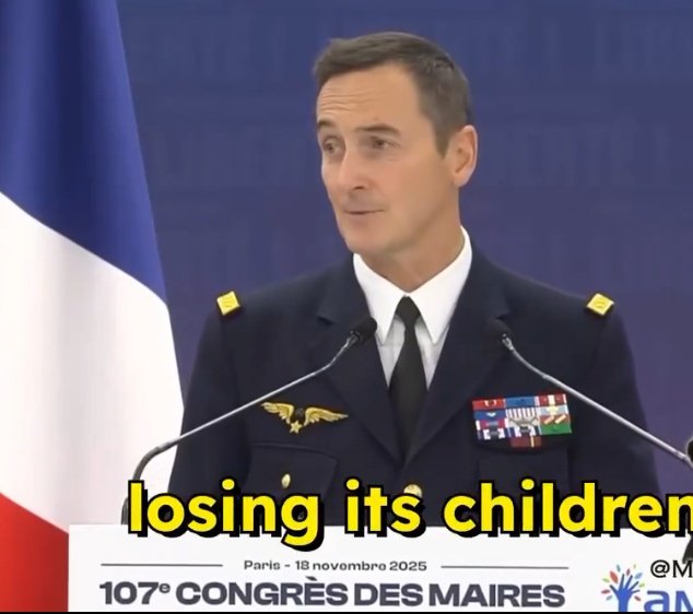 llorenprats's tweet image. A @Elysee estan nerviosos, ningú els hi fa cas, han de treure l&apos;exèrcit a dir que tot està en perill.

Les nacions lliures no necessiten aquests espectacles. Els estats artificials que s&apos;alimenten de la por de la gent si.

#FemFront anirem més lluny com a catalans, ara