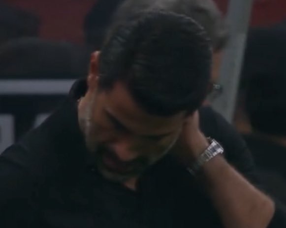 Ne oldu pek bi keyfin yok, istediğin gibi olmadı mı? Hevesleri kursaklarında kaldıajssjshsjshsj

#GSvGB Galatasaray - Gençlerbirliği Singo Okan Icardi Barış Alper Yılmaz Volkan