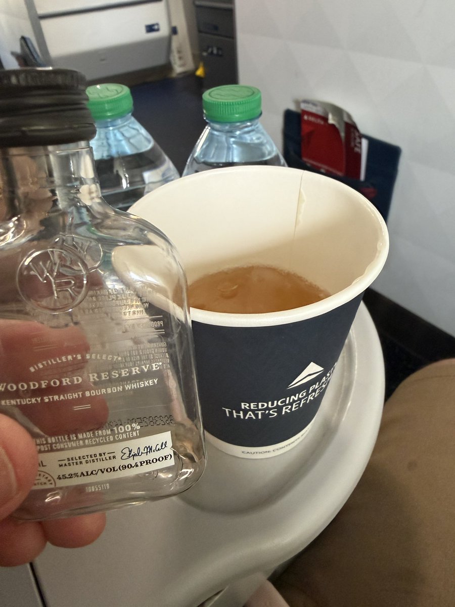 iplayagrand's tweet photo. Hey @Delta I’m flying 1st Class and you serve drinks in paper cups? 🤷🏼‍♂️ https://t.co/x1WotCgkFG