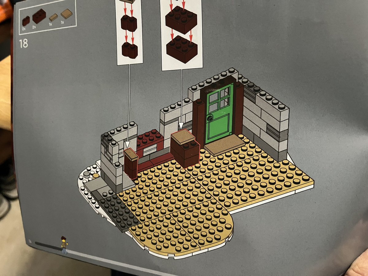 RomanDA's tweet photo. Hey @LEGO_Group looks like I have one messed up manual. Do I get a discount for it only printing 1/2 the colors?  Lol
The 2nd pic shows the real colors https://t.co/4wS3sffi1o