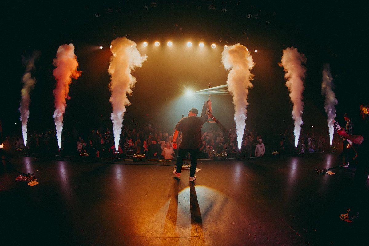 Last night in Indiana with the Tenpenny boys 📸 by Zach pigg