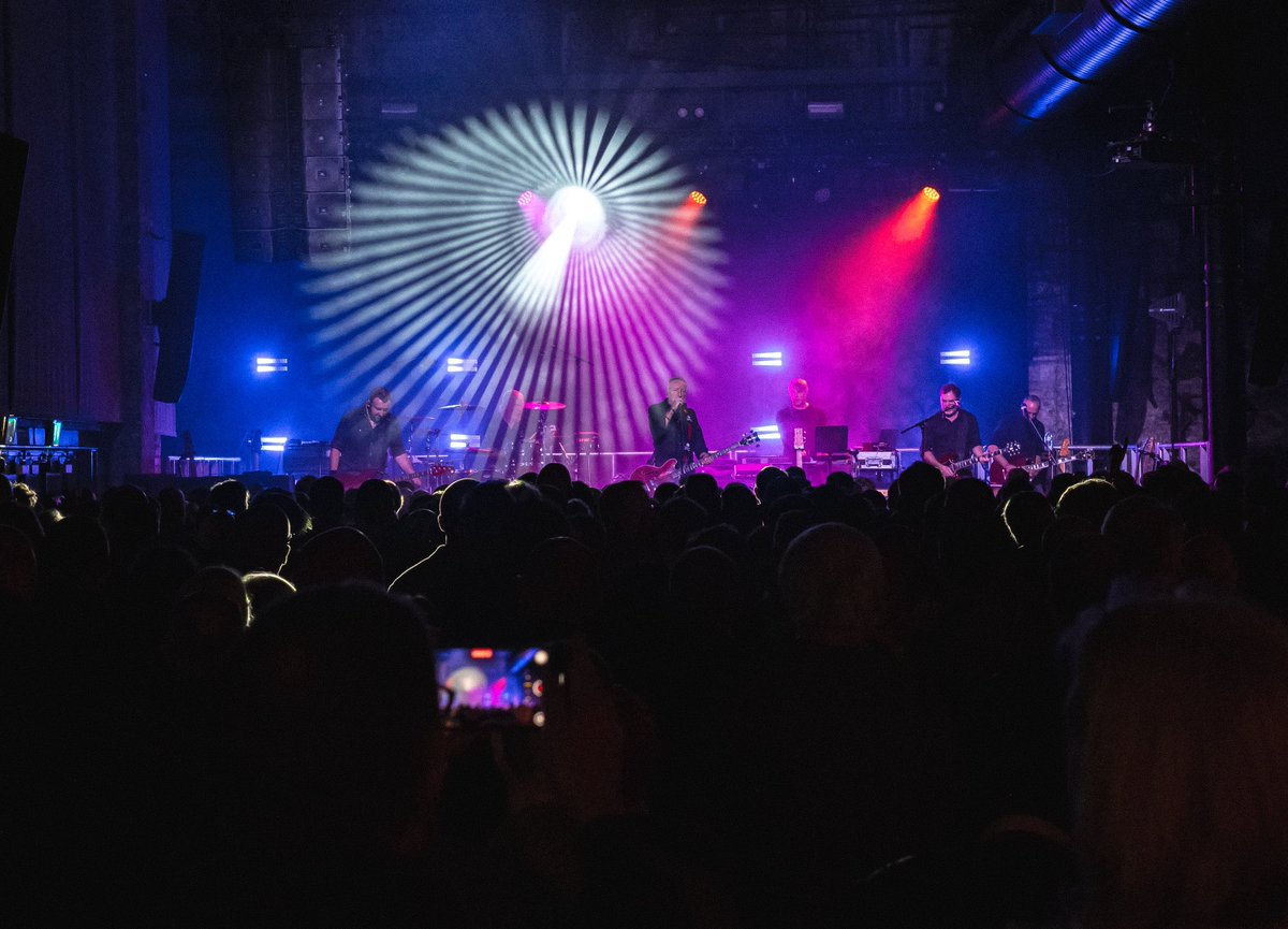 peterhook's tweet image. Ahead of tonight’s sold out show here in Cambridge at @CambJunction, here are a few more photos from last week in Newcastle at @BoilerShopNCL…

Only 3 shows left after this - Lincoln, Lytham &amp;amp; Leeds next weekend.

🎫: peterhookandthelight.live

📸: Mark Cartwright