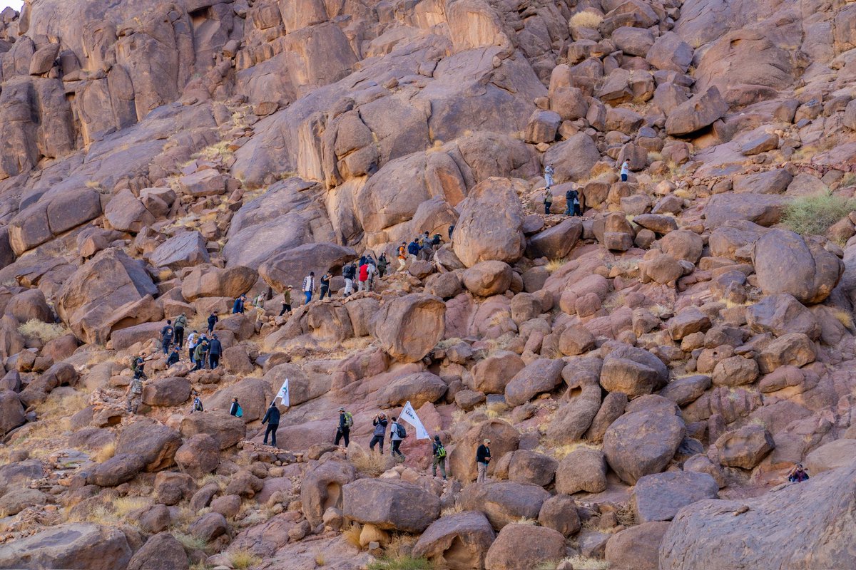 7aillifestyle's tweet photo. في تجربة مليئة بالمتعة 🌄

أكثر من 80 شخصًا يستكشفون 
مسار الماردية في حائل 🗺️

بمشاركة مدير عام فرع وزارة الصحة بحائل 
سلطان بن ناصر المسيعيد، ضمن فعاليات 
مؤتمر حائل الدولي لطب نمط الحياة 

#مؤتمر_حائل_الدولي_لطب_نمط_الحياة 
#عش80 https://t.co/cyI9qQlE3K