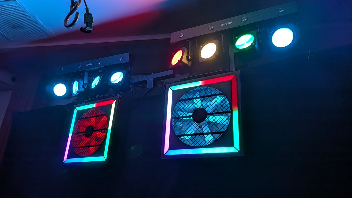 discappy's tweet image. Vanavond feestje bouwen in #Heeten ism DJC