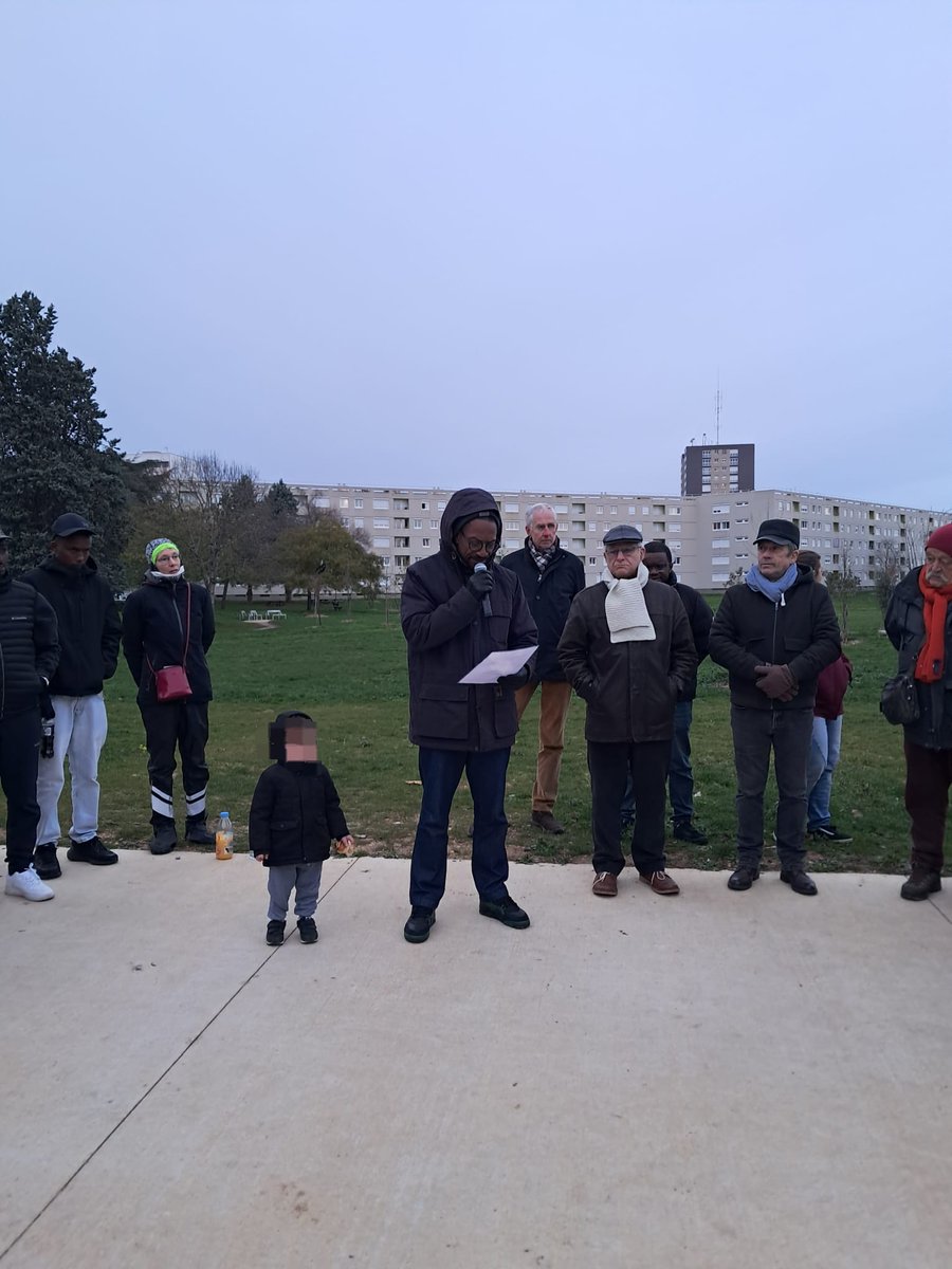 Une journée dédiée à la lutte contre les violences.

Celles faites aux femmes, d'abord, avec un passage au village orange.

Puis, par un hommage à Mehdi dans le quartier des Couronneries, victime de la violence liée au narcotrafic.