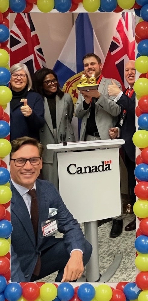EarlProvost's tweet image. Happy to join Madeleine Féquière and many fellow Canadians living in Chicago at the Canadian Consulate in Chicago to extend our best wishes to Ontario Premier @fordnation on the anniversary of his 29th Birthday!!! Steady leadership to build a stronger Ontario!!! #openforbusiness