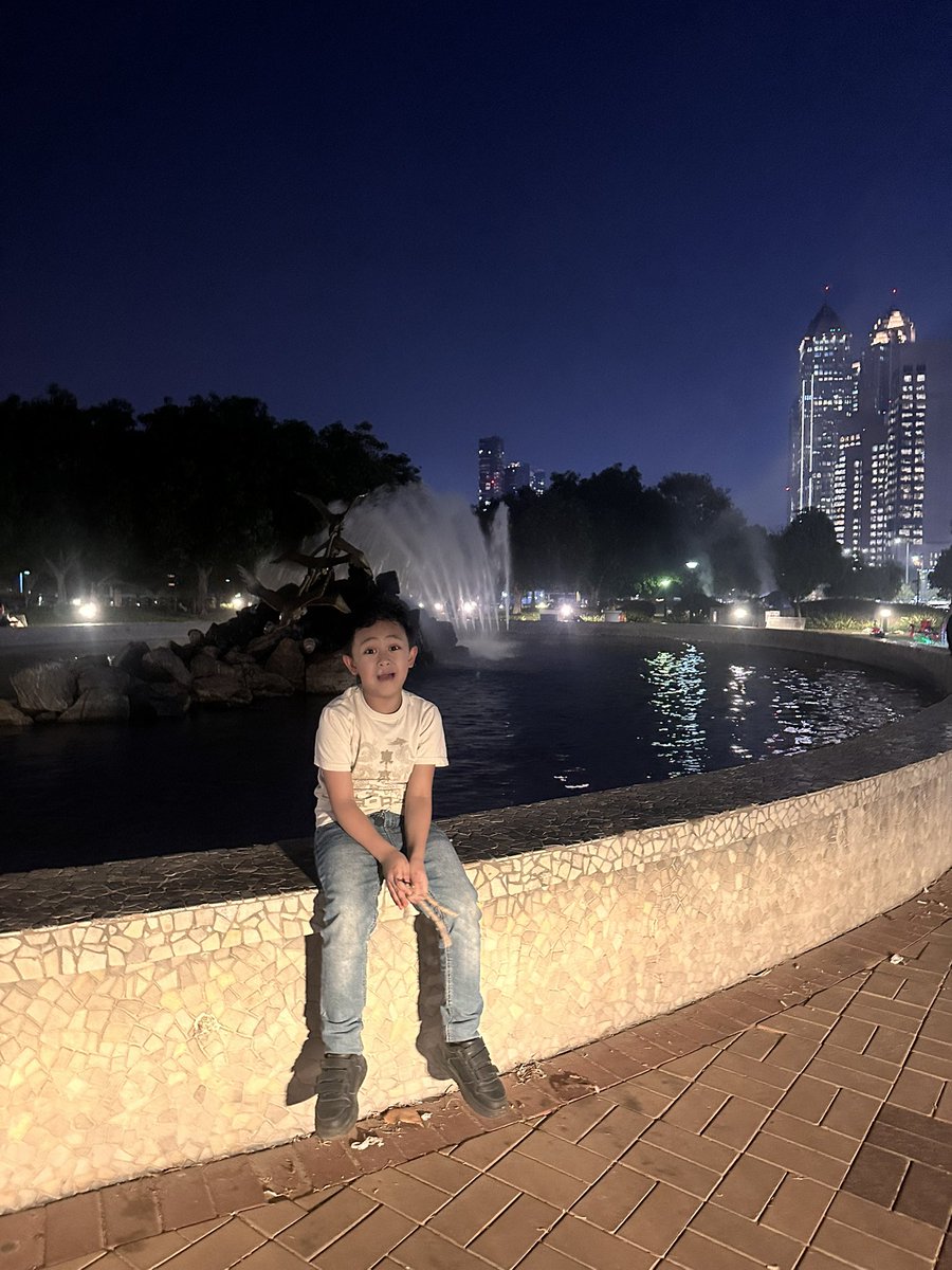 BisdakV's tweet image. A night stroll at the Formal Park.

#weekend #AbuDhabi #family #UAE #park