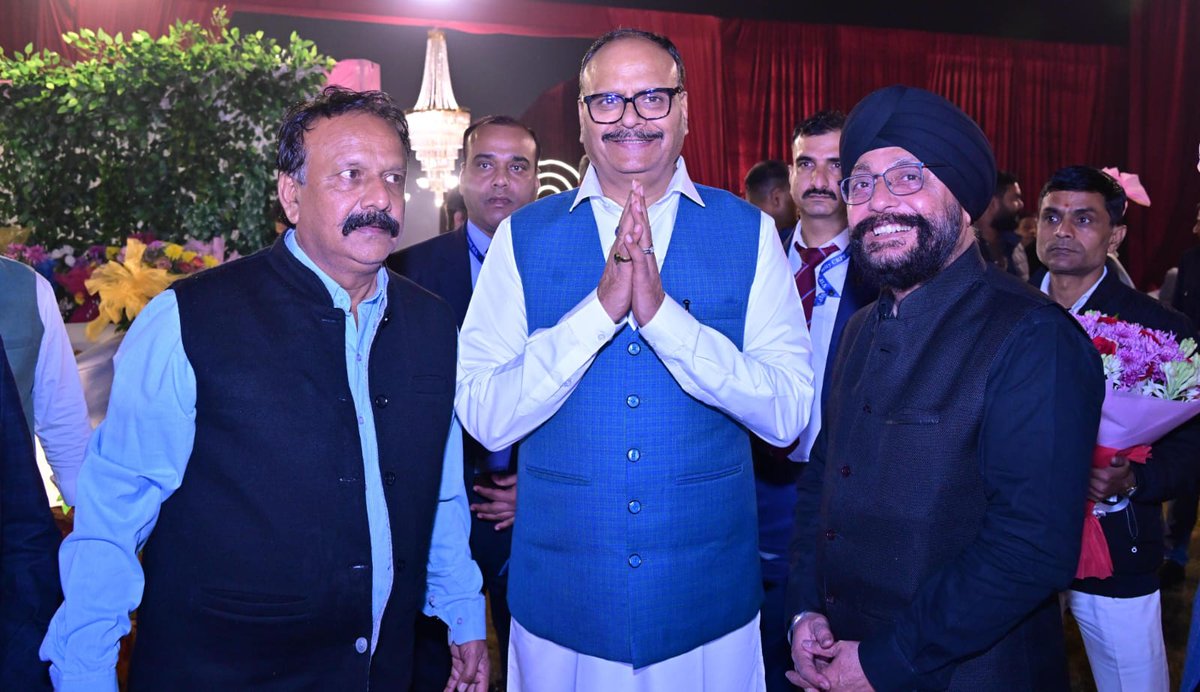 आज लखनऊ संपादक, नई दुनिया श्री सतगुरु शरण अवस्थी जी के प्रिय सुपुत्र चि० शाश्वत संग आयु० वर्षा के वैवाहिकोत्सव में सम्मिलित होकर परिजनों को हार्दिक बधाई एवं शुभकामनाएं दीं।