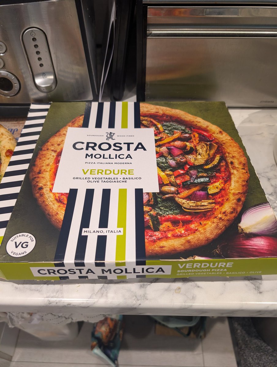 floppitydoppity's tweet photo. @love2bbquk @crostamollica I am so disappointed in my pizza I have just cooked for my family .  The content was nothing like the packaging promised . 
Very poor https://t.co/1I97IT1GR6