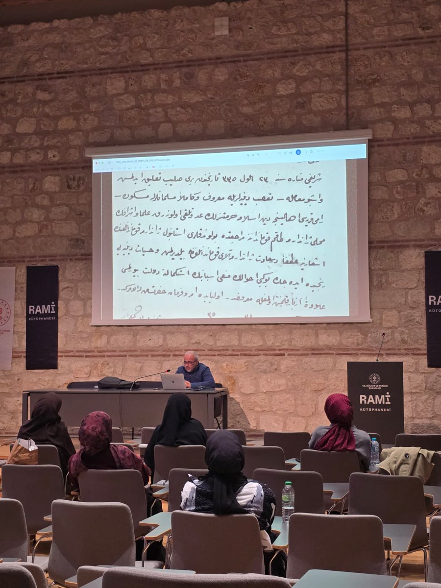 En zor kısım, zor olduğu düşüncesi. Kolay da olsa baştan yenik başlarsınız. Zor da olsa "yapabilirim" düşüncesi, iyi bir rehberlikle güzel bir seviye almaya vesile olacaktır.

Onun için ilk derslerdeki motivasyon, doğru yönlendirme ve verimli rehberlik 1-0 önde başlamayı