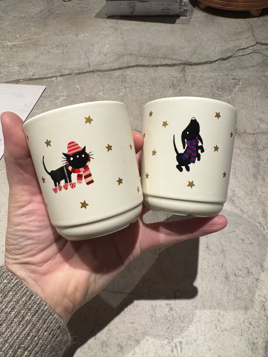 Speldenkussen80's tweet photo. Ik hou van de HEMA ❤️ als je er maar vaak genoeg naar toe gaat spaar je teveel punten voor deze 2 leukerds en heb je zelfs genoeg voor nog 2 extra waarvan eentje voor @Debjefrom79 #hema #takkie #siepie https://t.co/GFqjba1xGo
