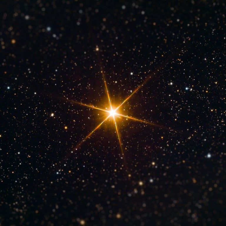 forallcurious's tweet photo. 🚨: One of the most bright star in the night sky, Betelgeuse, is nearing a massive explosion that will be visible from Earth even at daytime. https://t.co/bSBEahgQ05