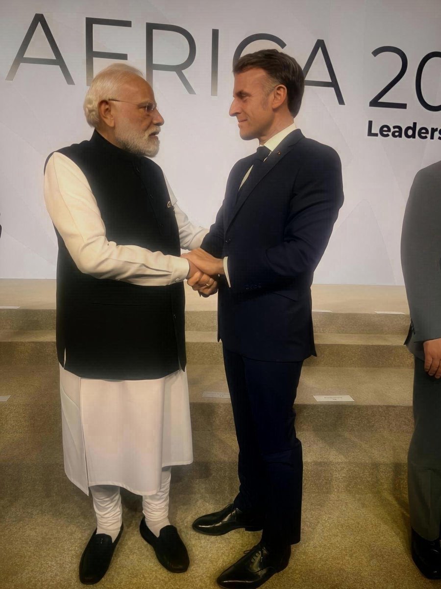 HarshSh129's tweet photo. @narendramodi @EmmanuelMacron Enhanced image..
@narendramodi  @EmmanuelMacron https://t.co/0h9ra4S8mu