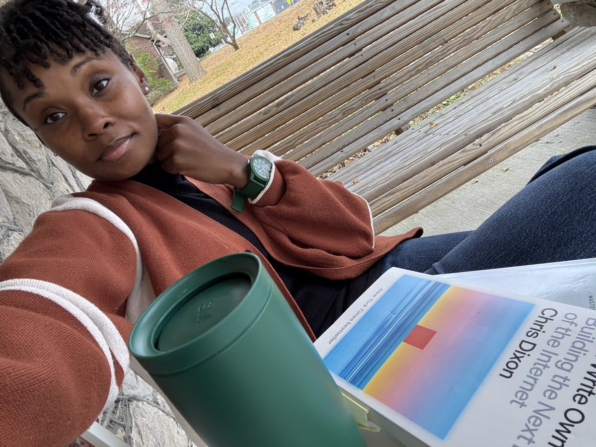 BraveMoonBeamer's tweet photo. gMatcha!

nerdin’ out as I promised myself and @Gmgmtoday

our @shefiorg mother, @maggielove_ recommended this one: “Read Write Own: Building the Next Era of the Internet” — Chris Dixon 🍵 📚 https://t.co/8UOXNuzAsB