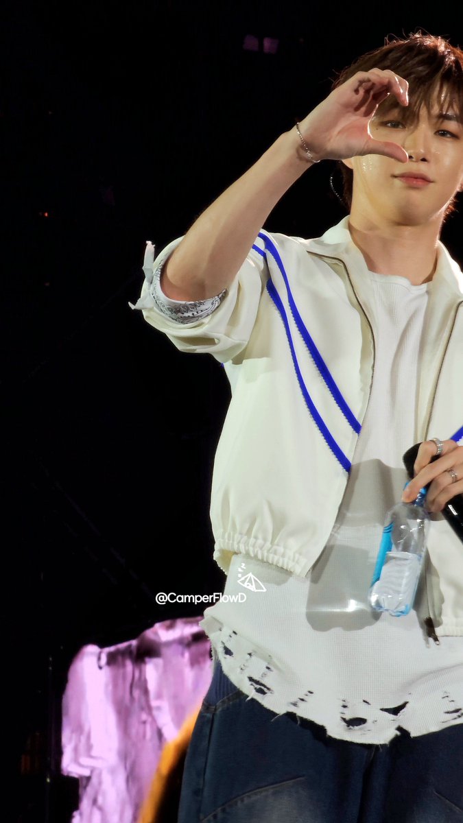CamperFlowD's tweet image. 몬데 왜케 짤라먹고 난린데...
#KANGDANIEL #강다니엘  #HoChiMinhCity #GS25MusicFestinVietNam