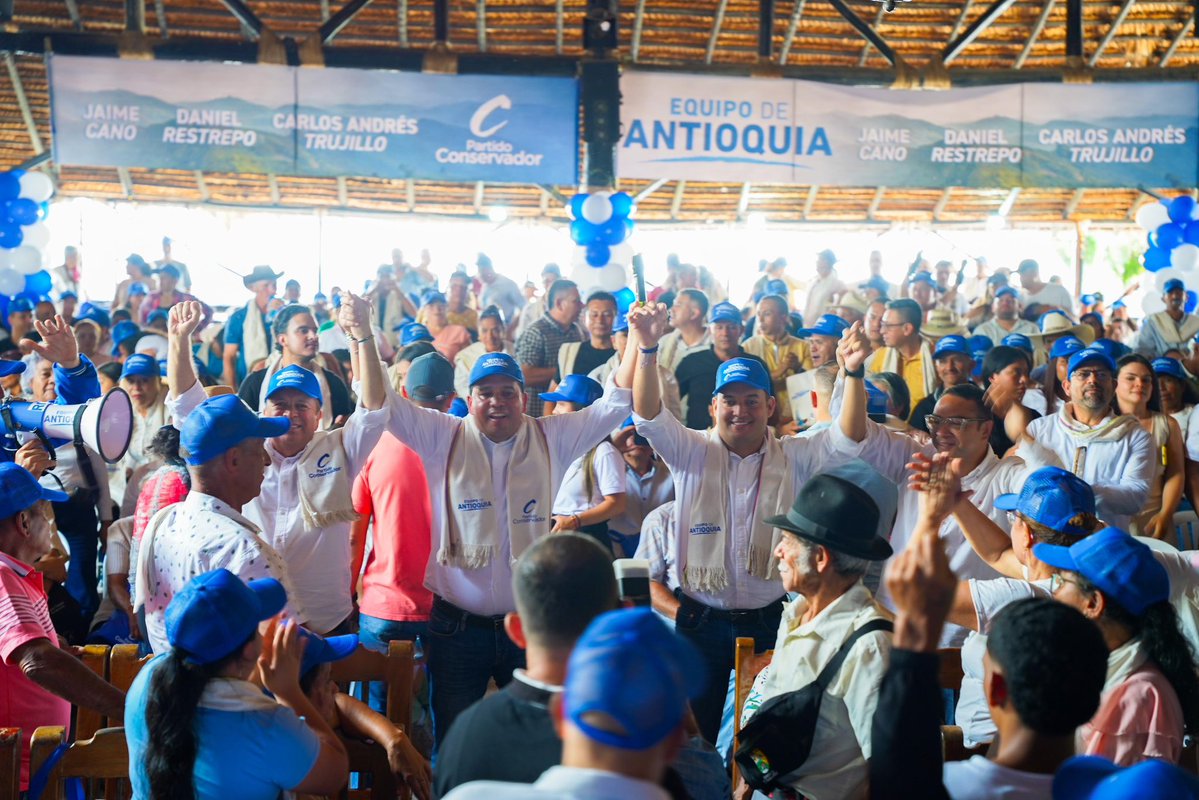 DanielRestrepoC's tweet image. ¡El Occidente antioqueño vibra con el Equipo de Antioquia!
Cada abrazo, cada palabra y cada gesto de apoyo nos recuerdan por qué seguimos adelante: porque ustedes inspiran, acompañan y creen en este sueño.

¡Vamos con toda! 💙