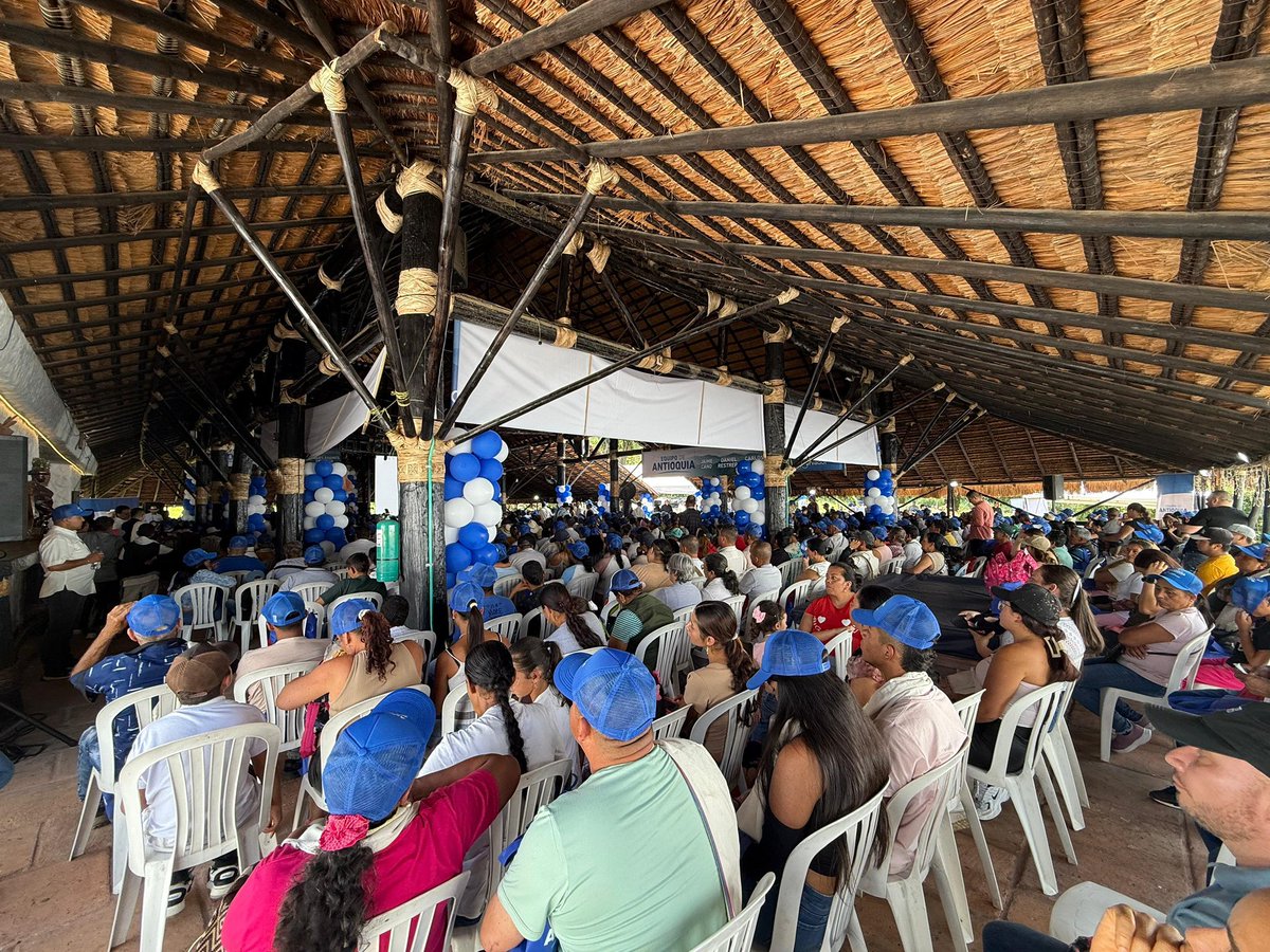 DanielRestrepoC's tweet image. ¡El Occidente antioqueño vibra con el Equipo de Antioquia!
Cada abrazo, cada palabra y cada gesto de apoyo nos recuerdan por qué seguimos adelante: porque ustedes inspiran, acompañan y creen en este sueño.

¡Vamos con toda! 💙