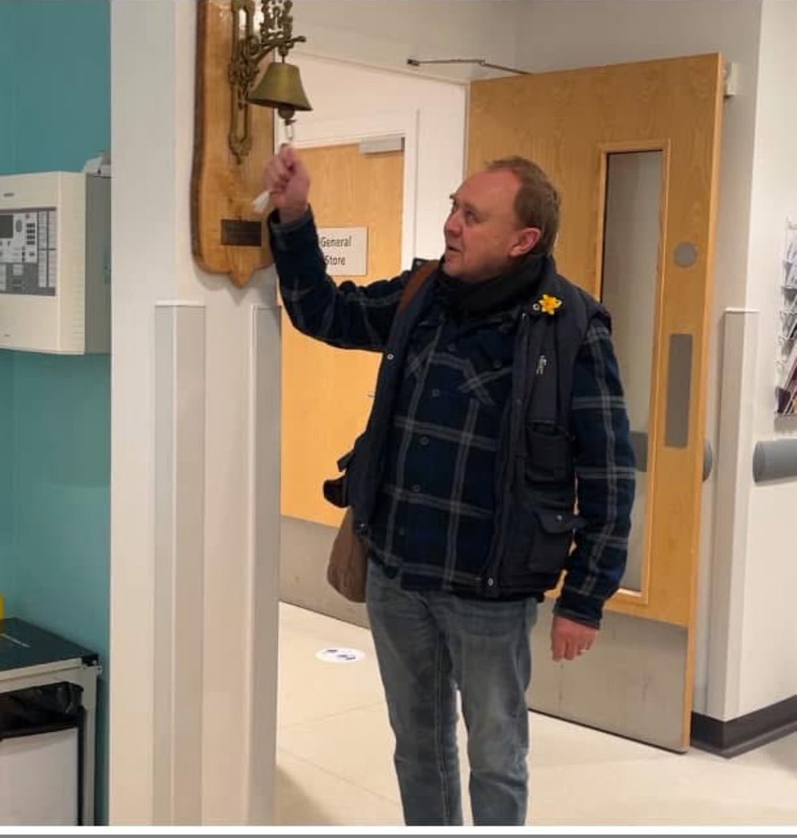 A year ago today I rang the bell to mark the end of my #Radiotherapy. Still on the hormone treatment for a few more months but feeling good. <a href="/ProstateUK/">Prostate Cancer UK</a> <a href="/macmillancancer/">Macmillan Cancer Support</a> forever grateful to <a href="/NHSDorset/">NHS Dorset</a> and all those who took care of me.