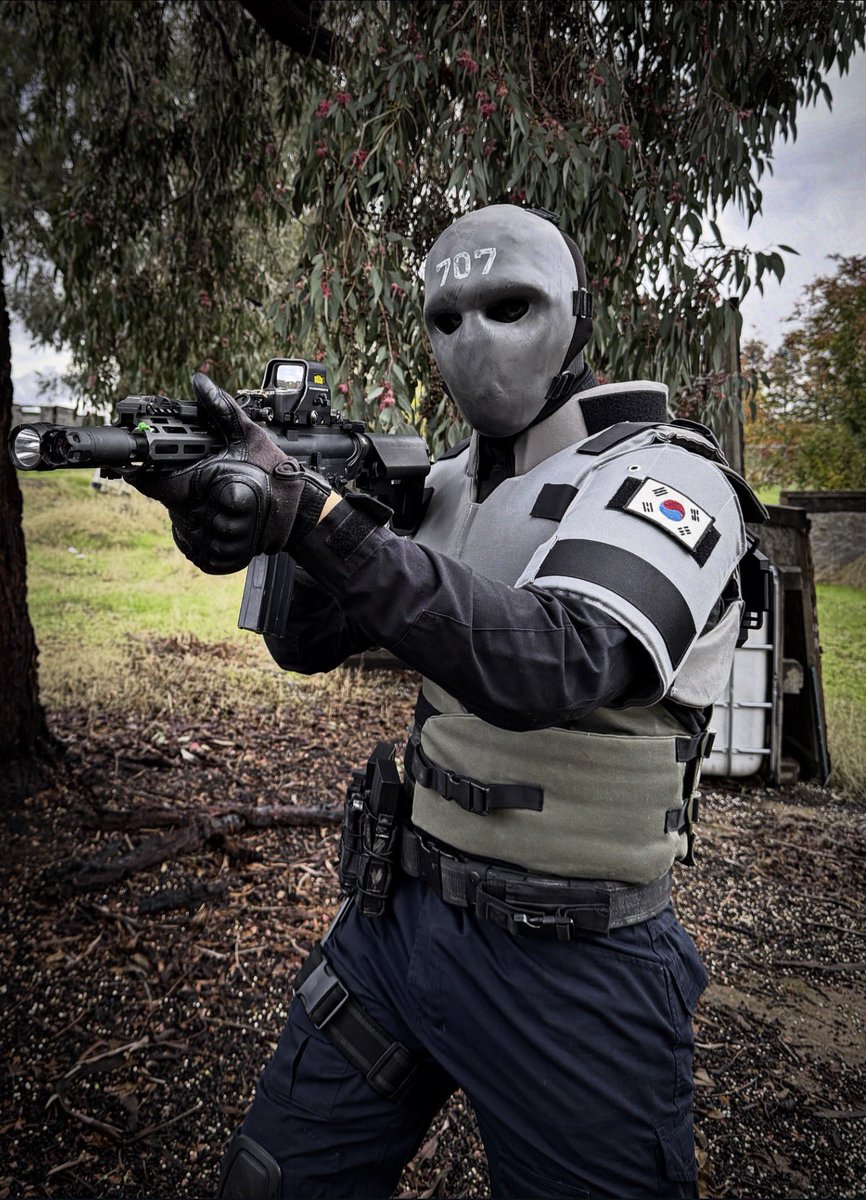 AgentAden's tweet image. Fit check.

#r6cosplay