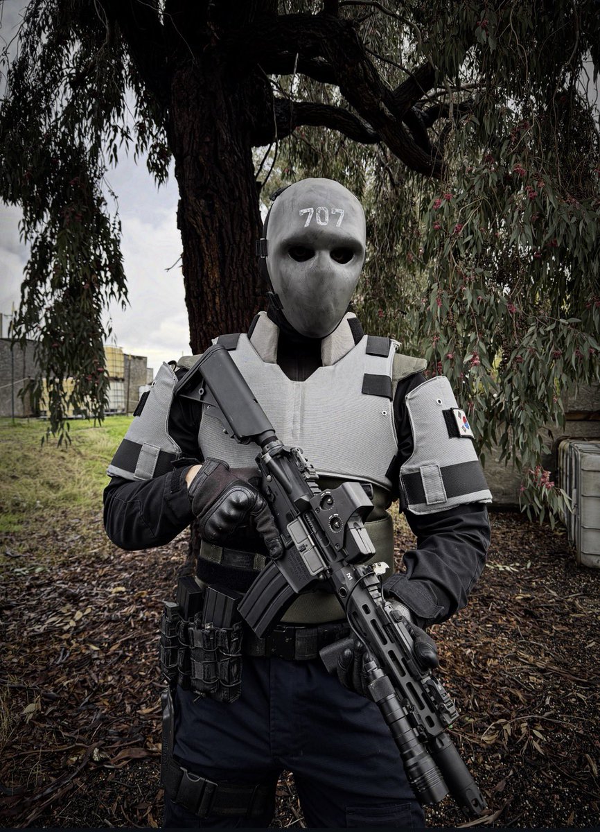 AgentAden's tweet image. Fit check.

#r6cosplay