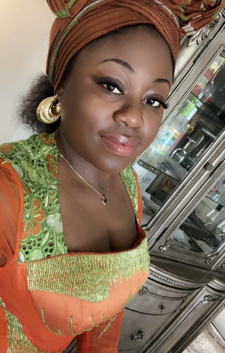 FavorGrace90's tweet image. Na only me like this my mickey mouse gele🫣