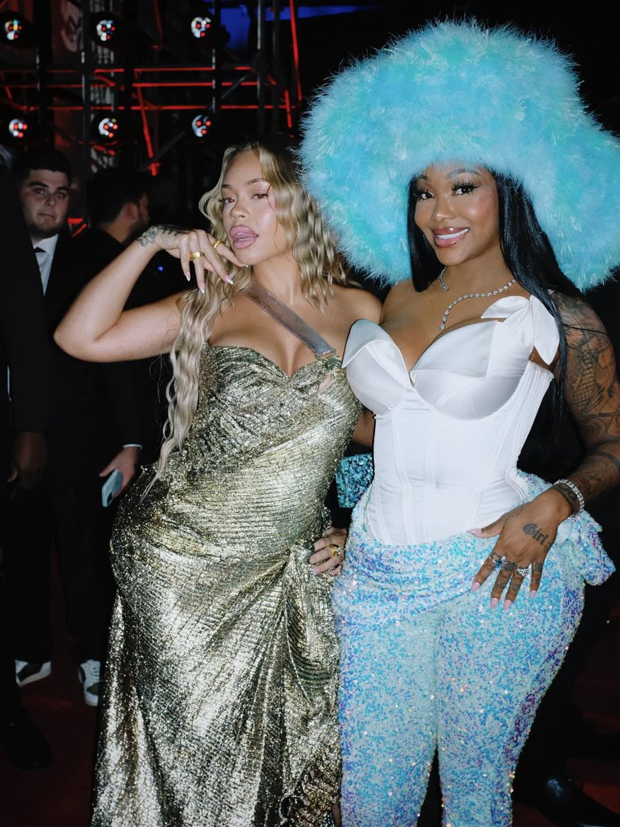 summersources's tweet image. Summer Walker permanece com duas canções do álbum “Finally Over It” no Top 10 da Apple Music nos Estados Unidos; 🇺🇸 

#5. “Go Girl” (-1) *pico :#4*
#9. “Robbed You” (=) *pico: #1*