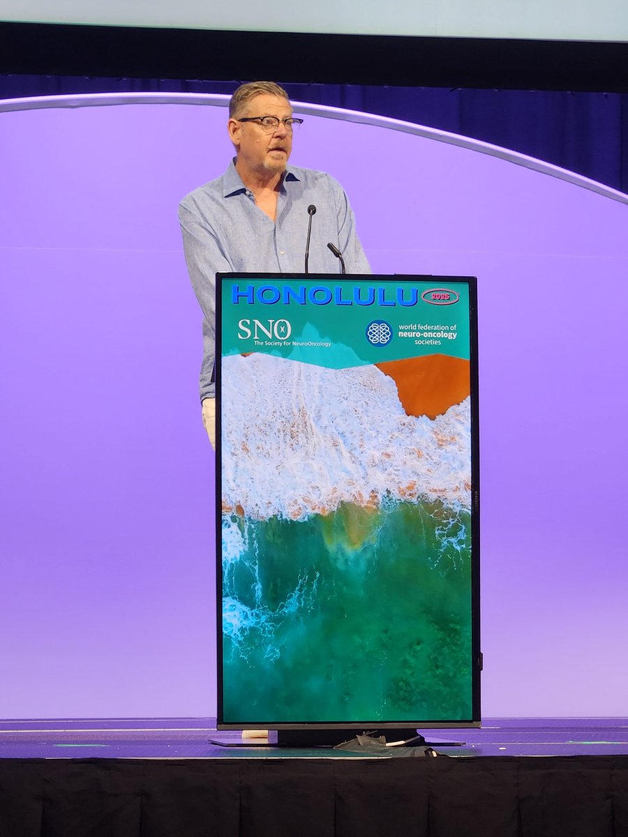 NeuroOnc's tweet image. SNO Executive Director, Chas Haynes, introduces SNO President, Daphne Haas-Kogan. #SNO2025 #WFNOS #ScientificMeeting