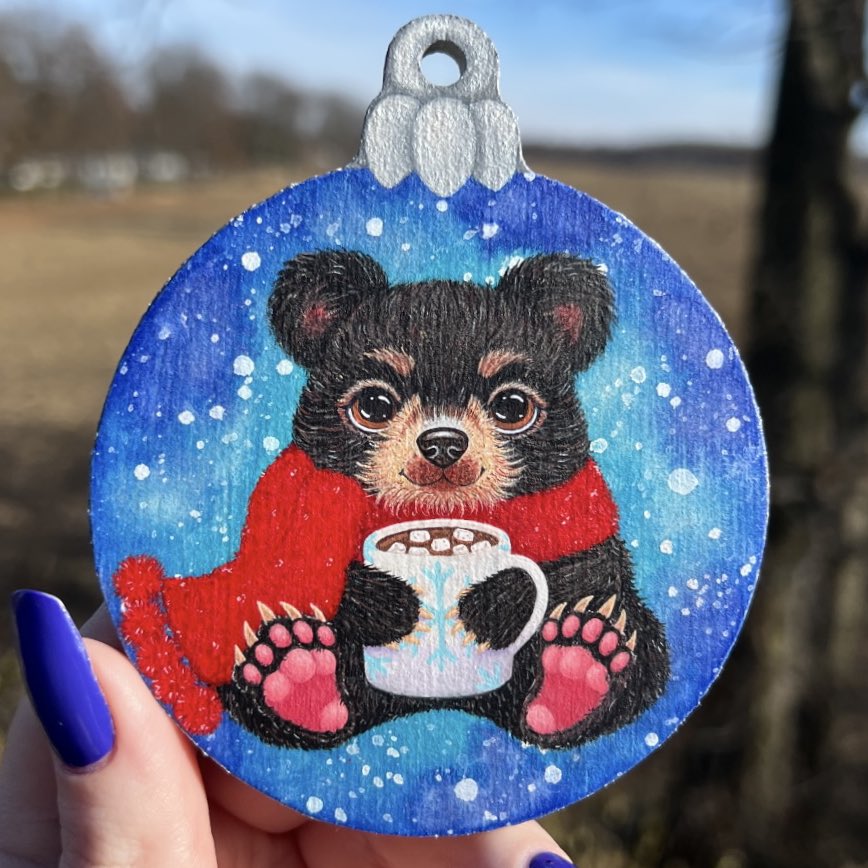 artbyemilydare's tweet image. BooBoo the Baby Bear 🐻🧣❄️ 
Each Baltic Birch ornament takes days of tiny brushstrokes and detailing to bring to life, so this collection will be small but extra special! ❤️🫶🏻 
🎄 Winter Update 11/29 at 5pm EST 🎄