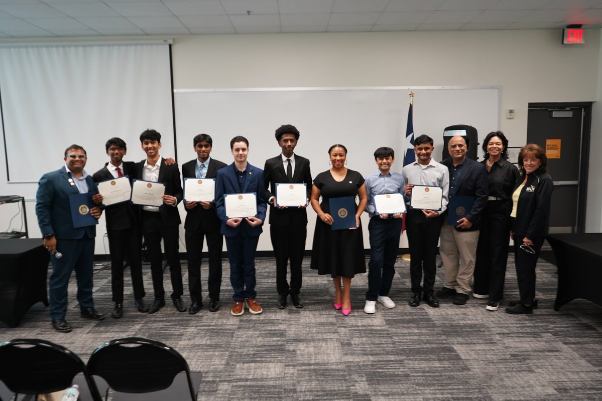 RepAlGreen's tweet image. Today, the 9th Congressional District of Texas held the 2nd annual Congressional App Challenge Demo Day, hosting 8 brilliant finalist students who designed and developed their own software applications. 

Congressman Al Green salutes these students’ remarkable efforts as…