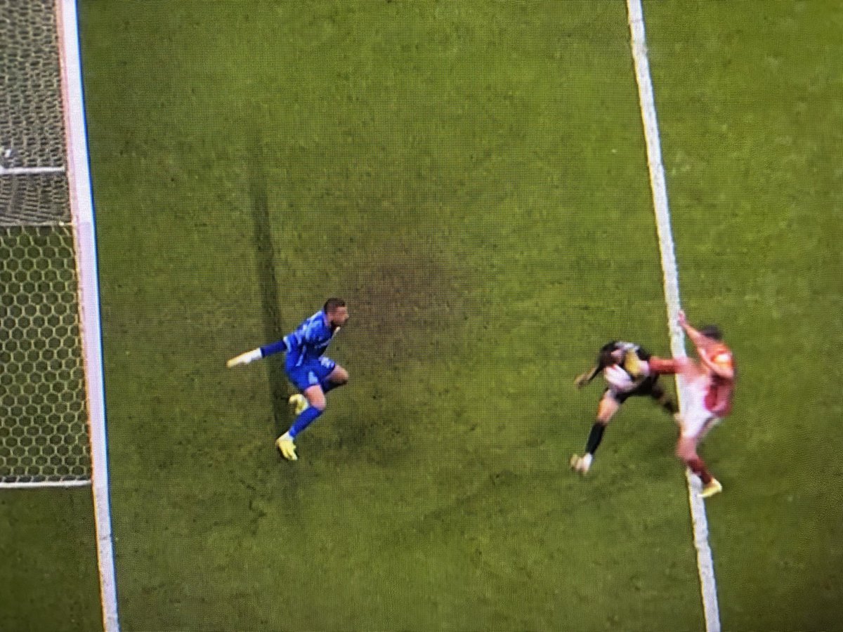 Kart yok / Kırmızı kart

ÇİFTE STANDART!