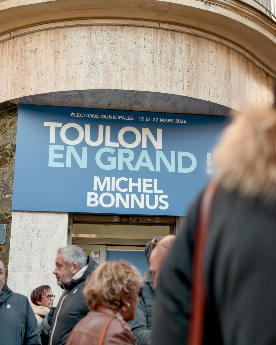 MichelBonnus's tweet photo. Ce matin, vous étiez plus de 400 à venir inaugurer la permanence #ToulonEnGrand.

Une affluence exceptionnelle, un moment fort, et surtout une émotion immense.

Voir autant de Toulonnaises et de Toulonnais rassemblés, engagés, curieux, déterminés… cela dit tout. https://t.co/MECYG9dSxQ