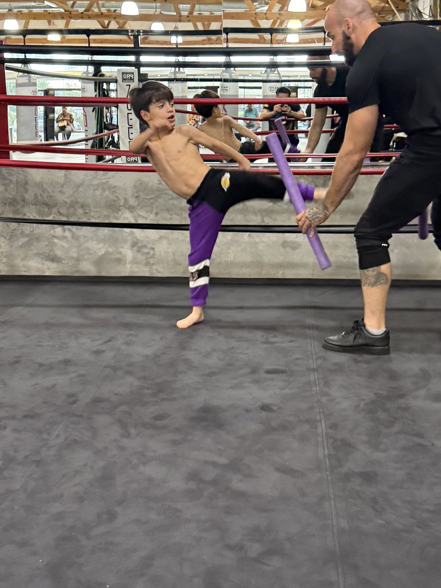 mariolopezviva's tweet photo. Raising warriors with manners—and respect in every move…

#SantinoRafaelLopez  #KDMMA https://t.co/yNv5ezTLgX